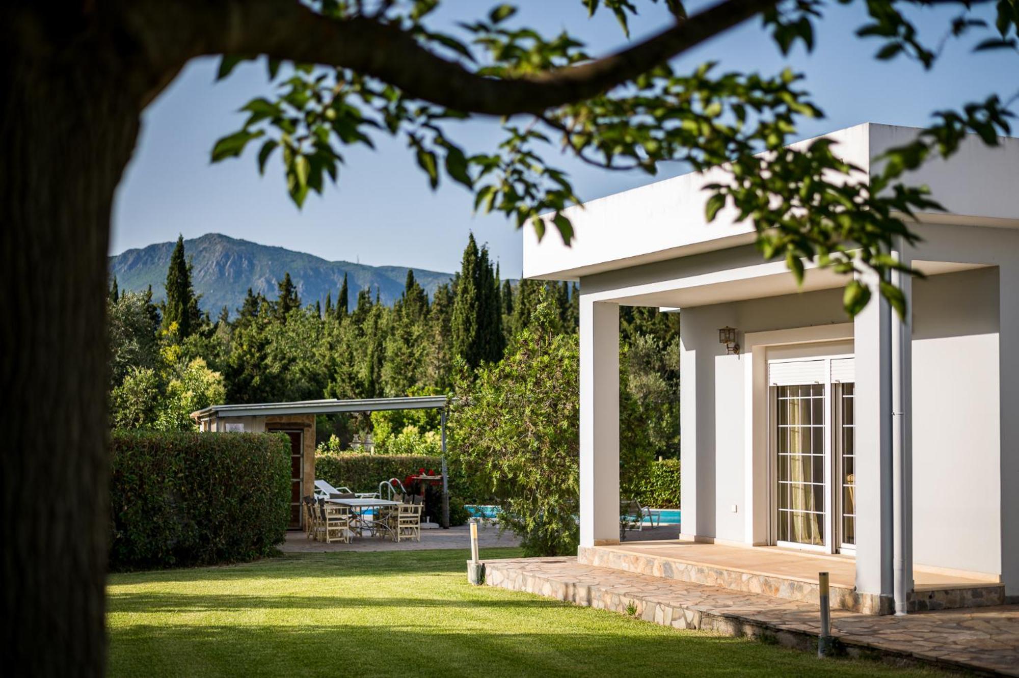 Villa Nefeli With Private Pool By Konnect Dassia  Exterior photo